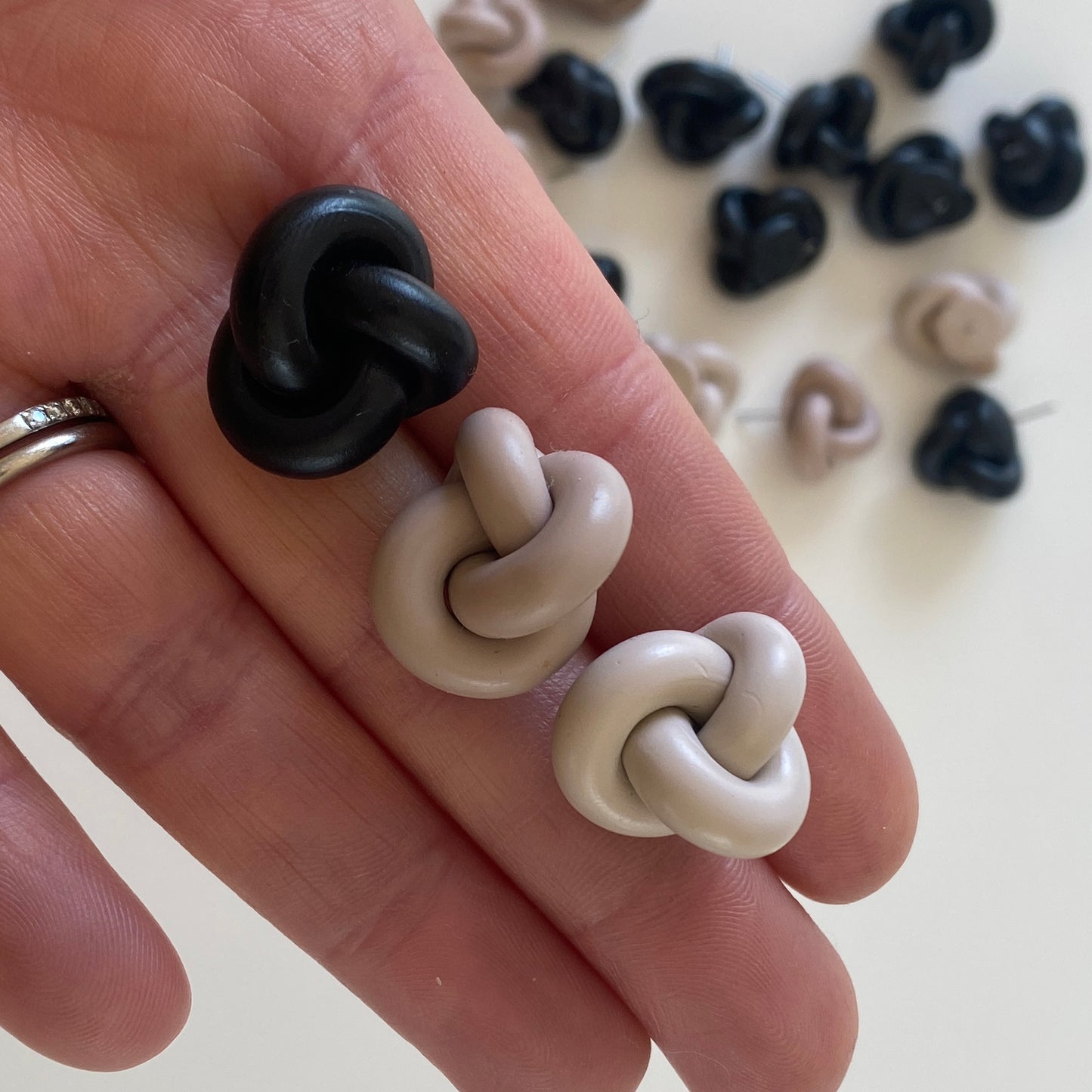 'Knot I' Maxi Studs: Oat