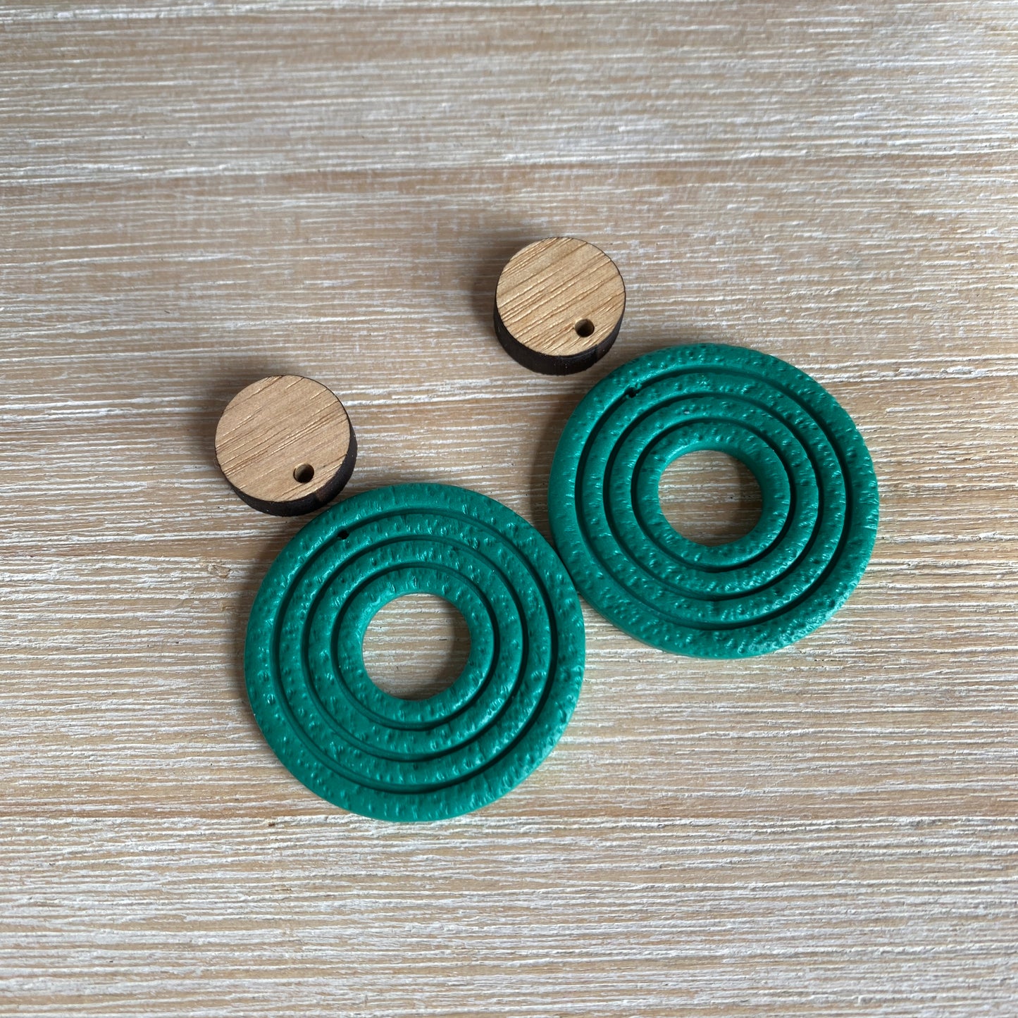 'Emerald' Statement Dangles: Round Donuts