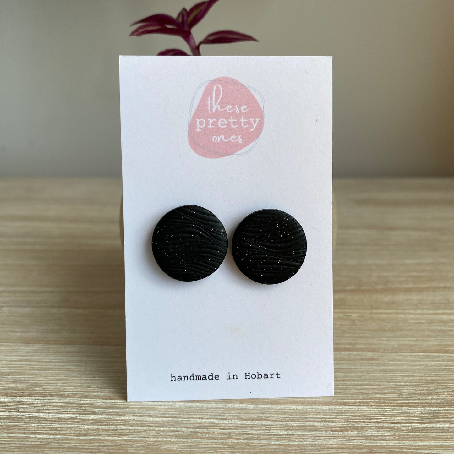 'Black Glitter Wave' Maxi Studs: Round