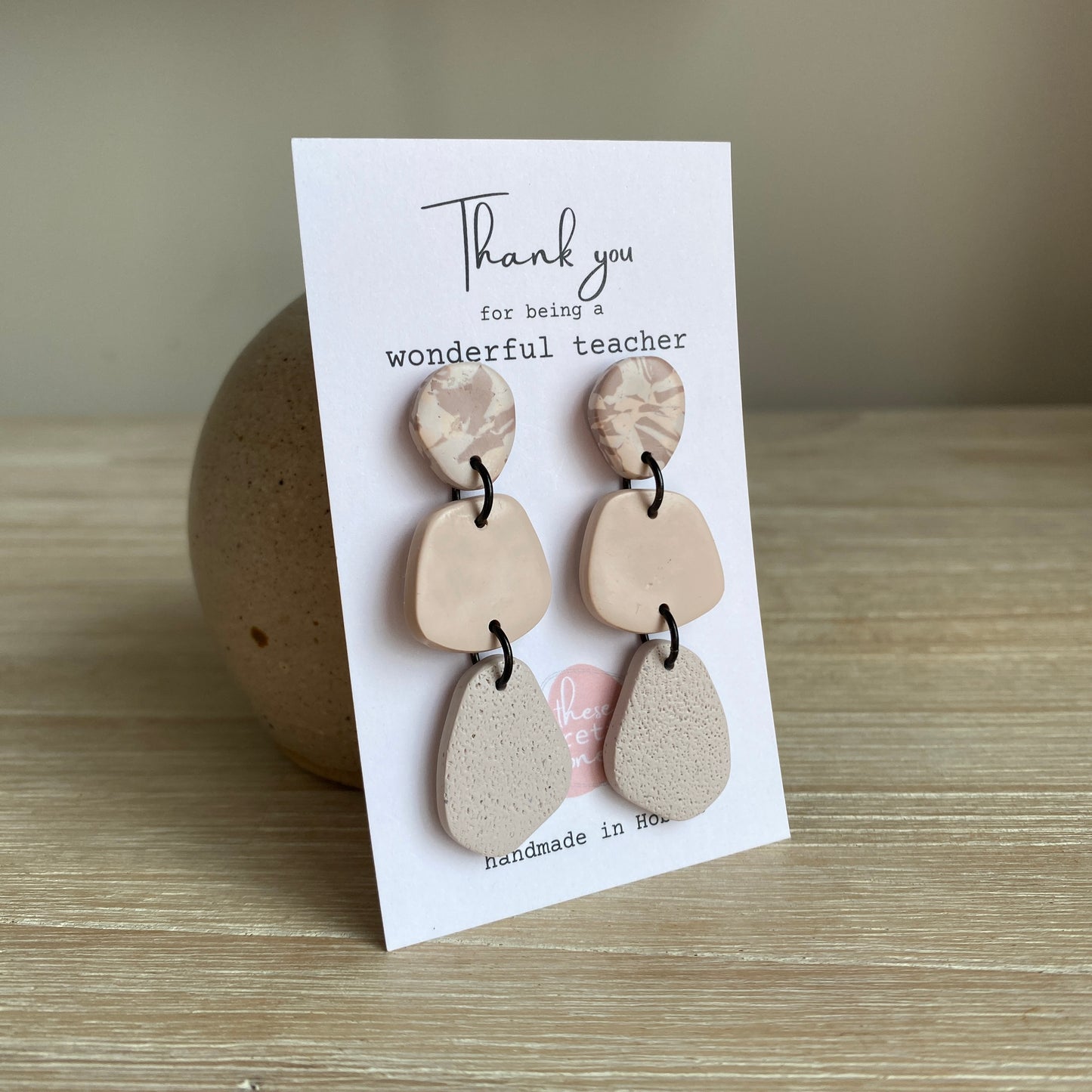 ‘Pebble River' Midi Dangle: Beige tones